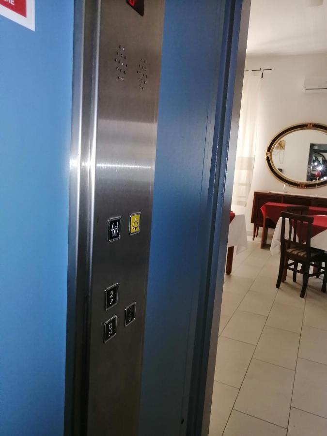 Hotel Soleo Quartu SantʼElena Exteriör bild