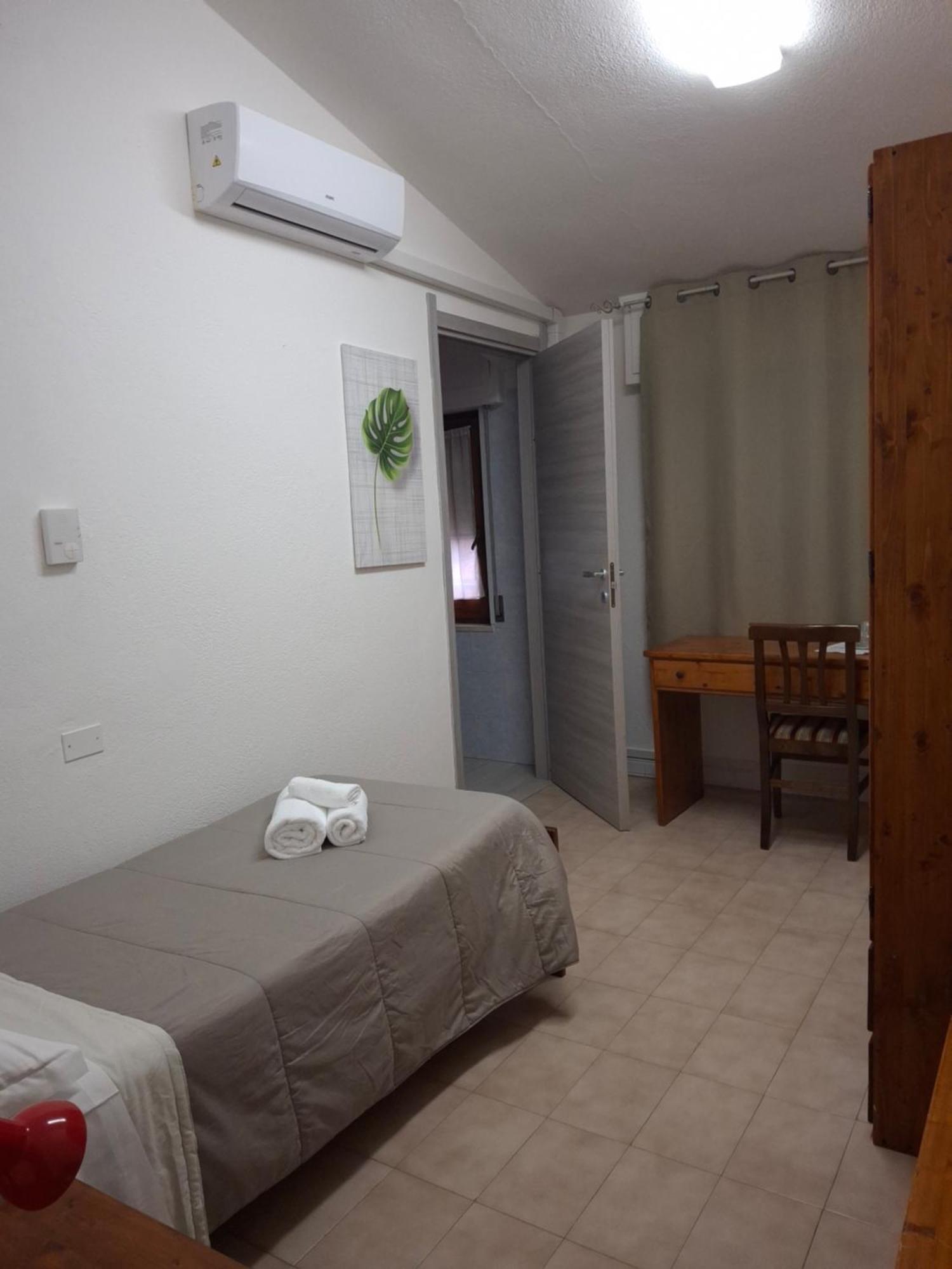 Hotel Soleo Quartu SantʼElena Exteriör bild